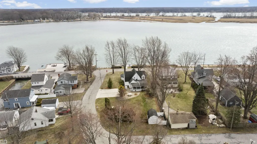206 Edgewater Drive Algonac City MI 48001
