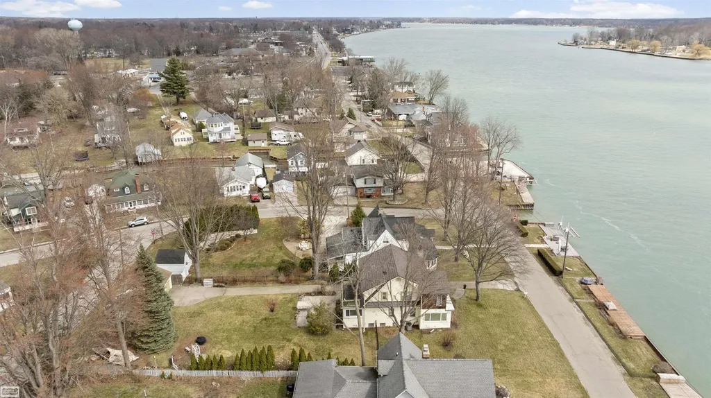 206 Edgewater Drive Algonac City MI 48001
