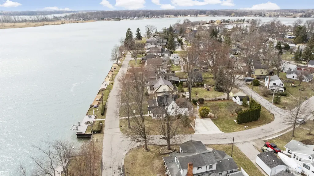 206 Edgewater Drive Algonac City MI 48001