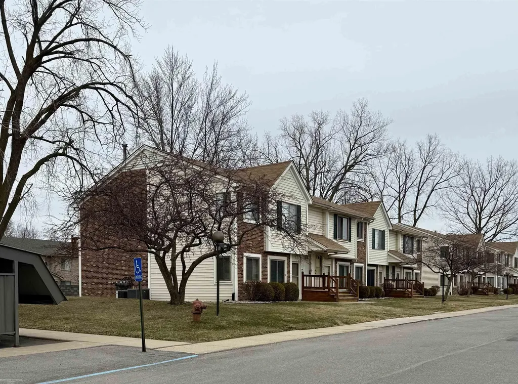 17423 Utica Oaks Lane Roseville City MI 48066