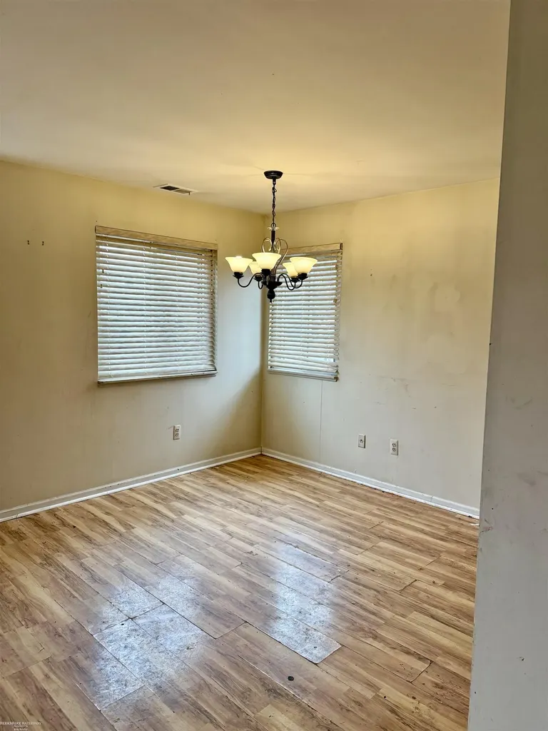 17423 Utica Oaks Lane Roseville City MI 48066