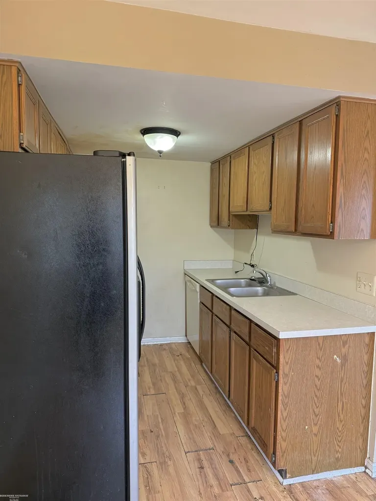 17423 Utica Oaks Lane Roseville City MI 48066