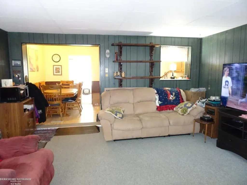 28263 Newport Drive Warren City MI 48088