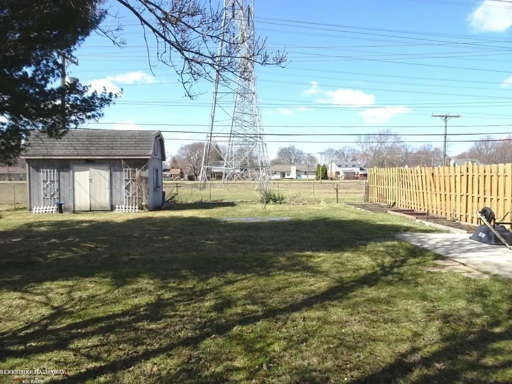 28263 Newport Drive Warren City MI 48088