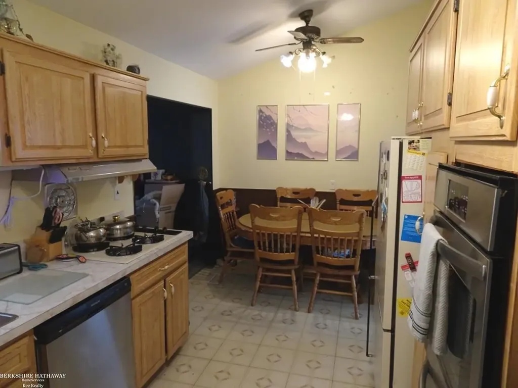 28263 Newport Drive Warren City MI 48088
