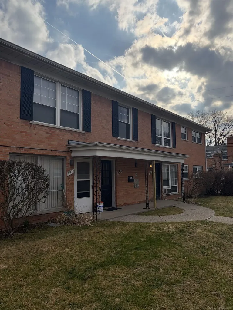 3219 Benjamin Avenue Royal Oak City MI 48073