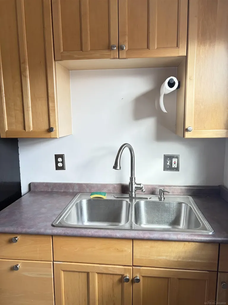 3219 Benjamin Avenue Royal Oak City MI 48073