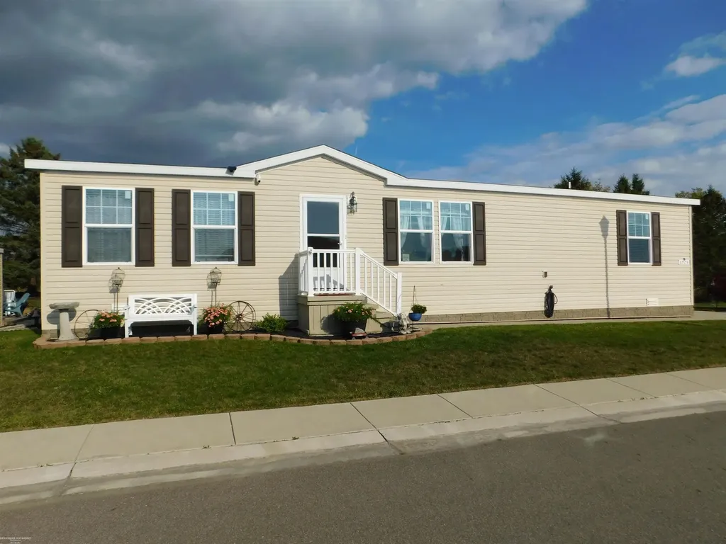 57574 Sawyer Court Lenox Township MI 48048