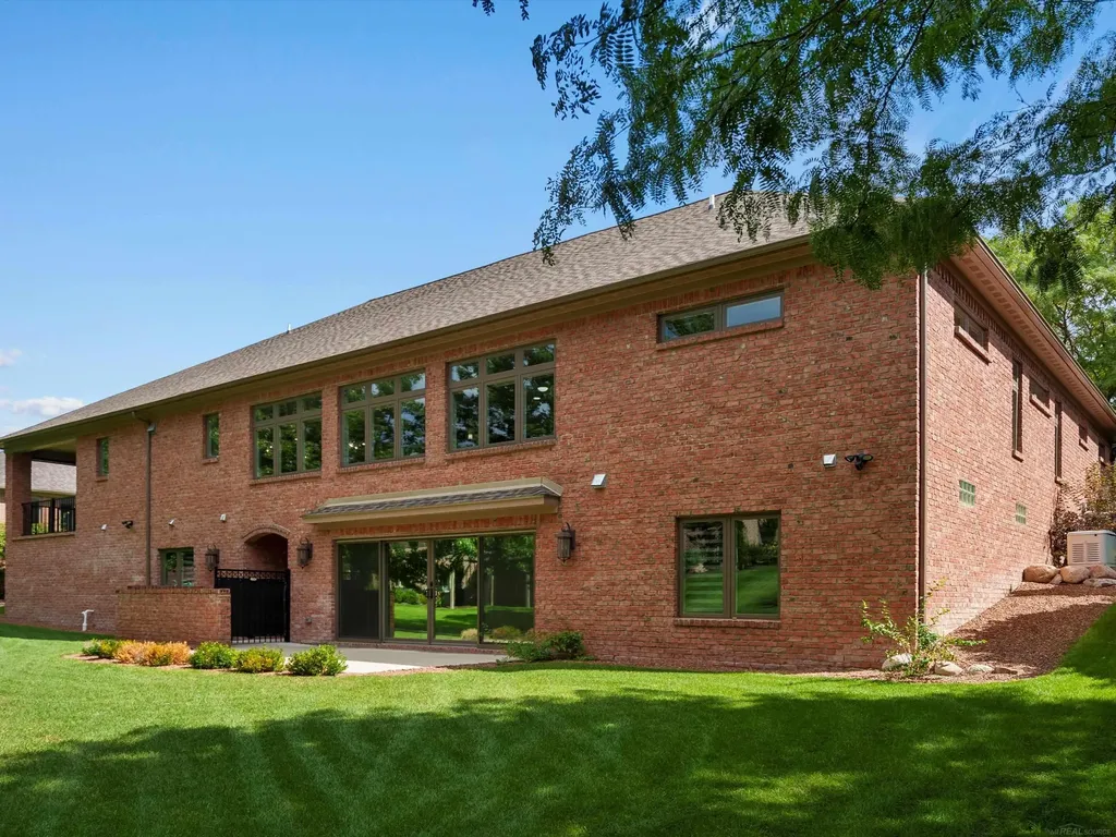 3708 Riverview Terrace N Road East China Township MI 48054