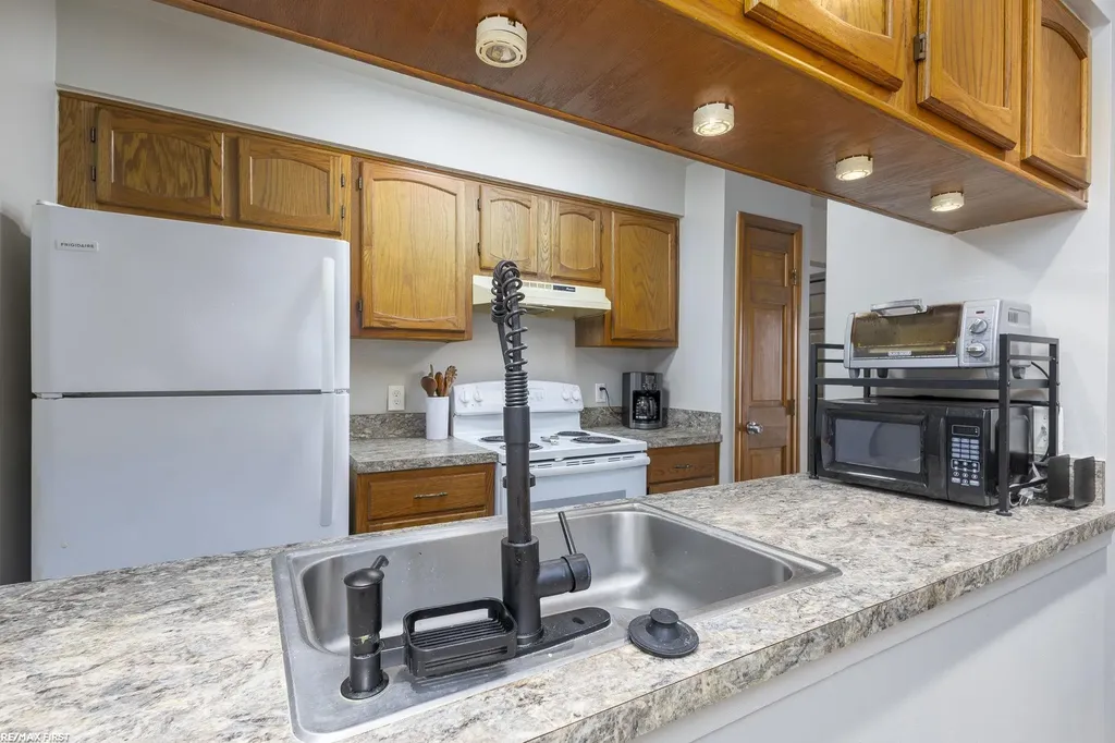 29846 Utica Road Roseville City MI 48066
