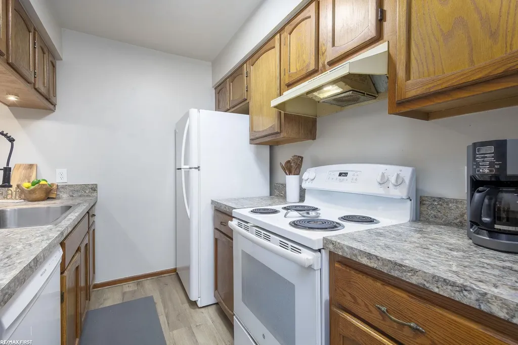 29846 Utica Road Roseville City MI 48066