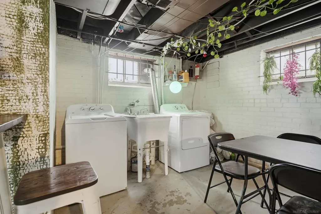 474 W Greendale Avenue Detroit City MI 48203
