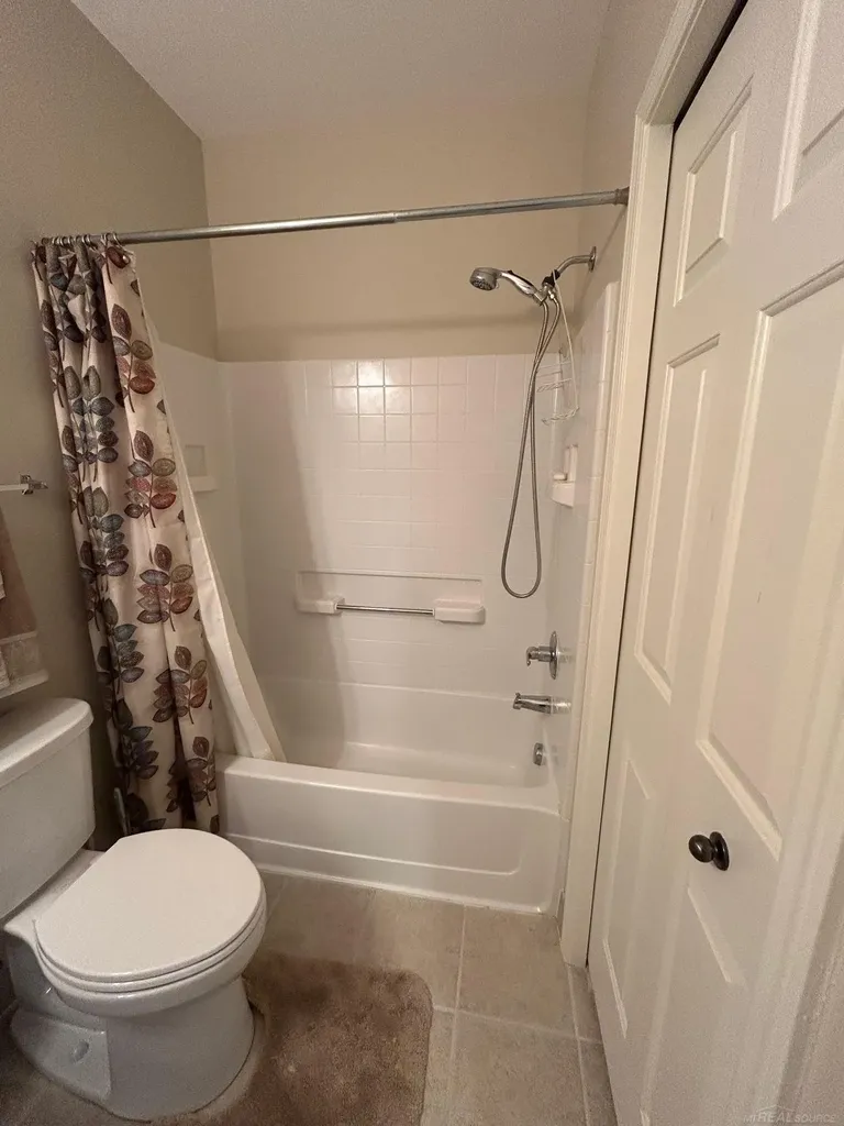 3135 Camden Drive Troy City MI 48084