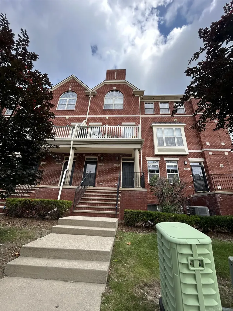 3135 Camden Drive Troy City MI 48084