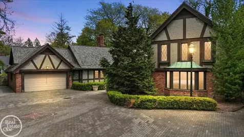 17680 E Jefferson Avenue Grosse Pointe City MI 48230