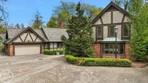 17680 E Jefferson Avenue Grosse Pointe City MI 48230