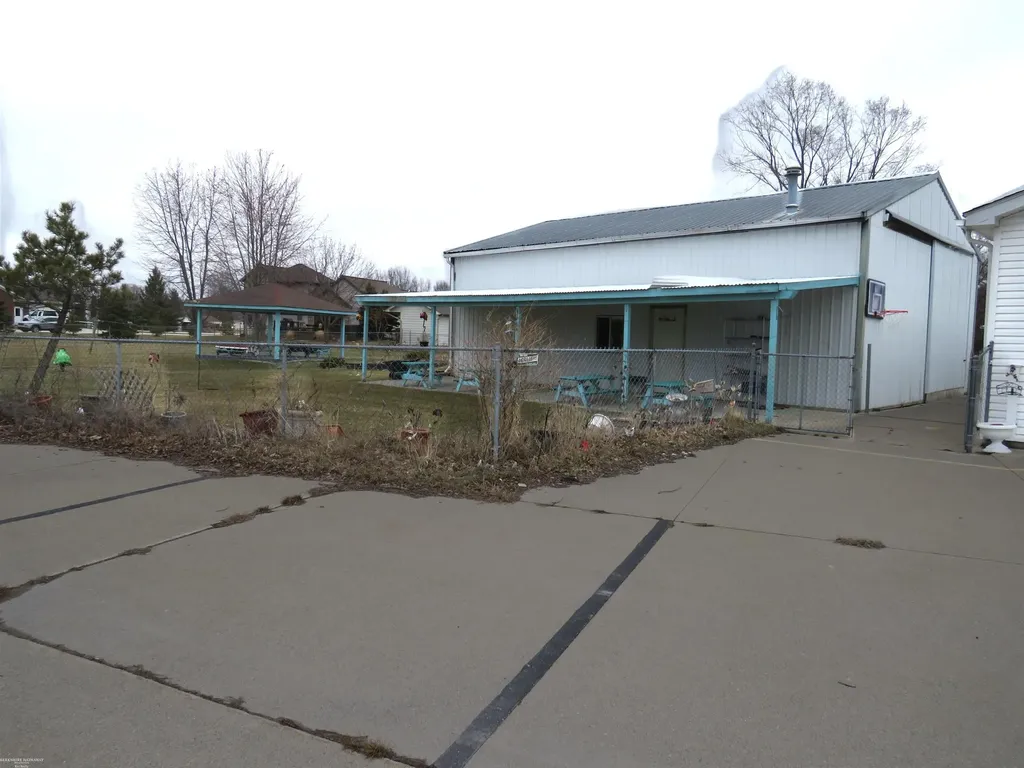 8622 Dixie Highway Ira Township MI 48023