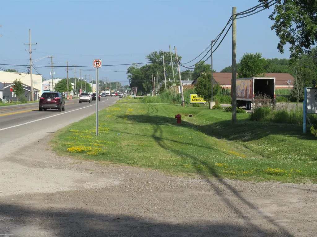 8622 Dixie Highway Ira Township MI 48023