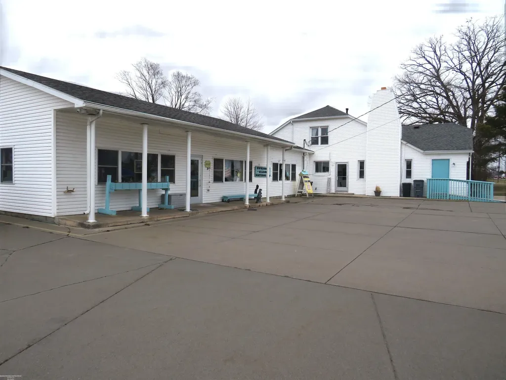 8622 Dixie Highway Ira Township MI 48023