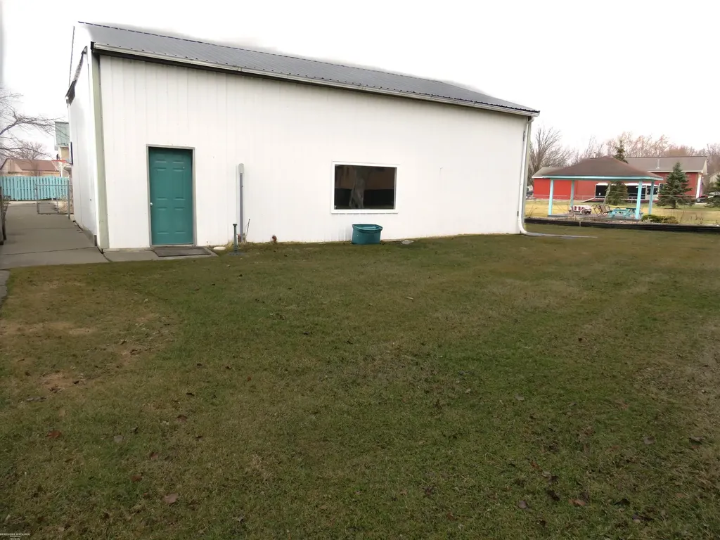 8622 Dixie Highway Ira Township MI 48023