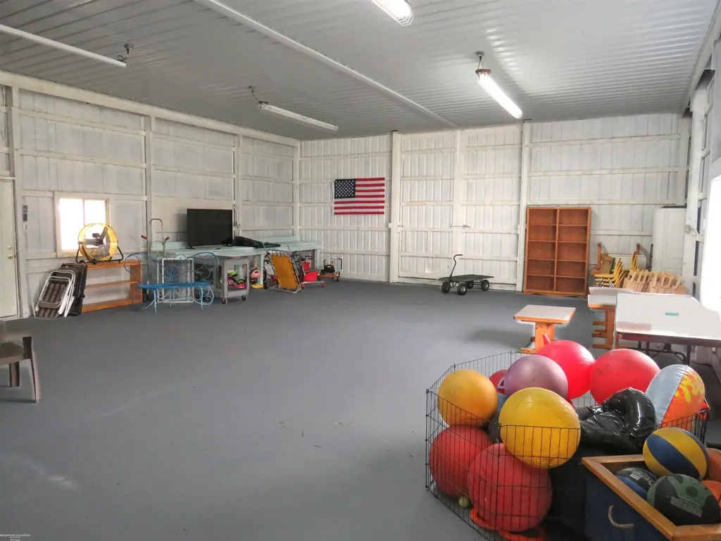8622 Dixie Highway Ira Township MI 48023
