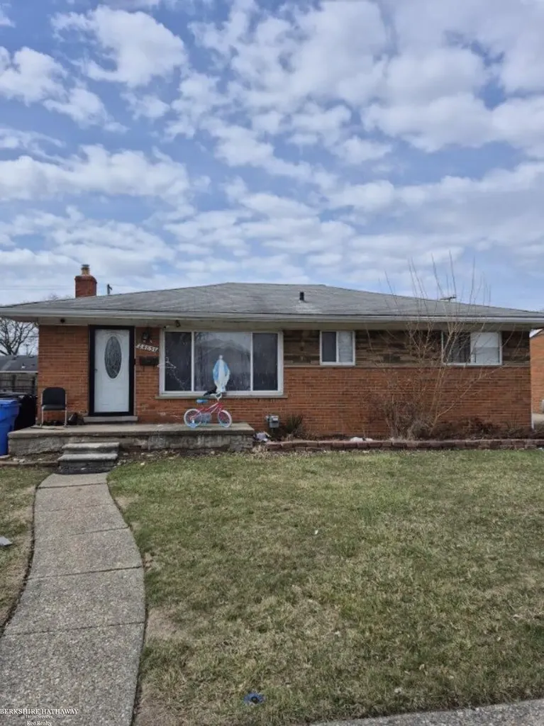 24837 Curie Street Warren City MI 48091