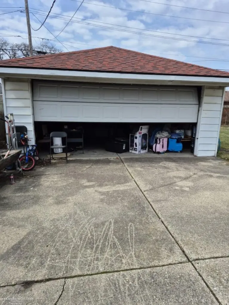 24837 Curie Street Warren City MI 48091