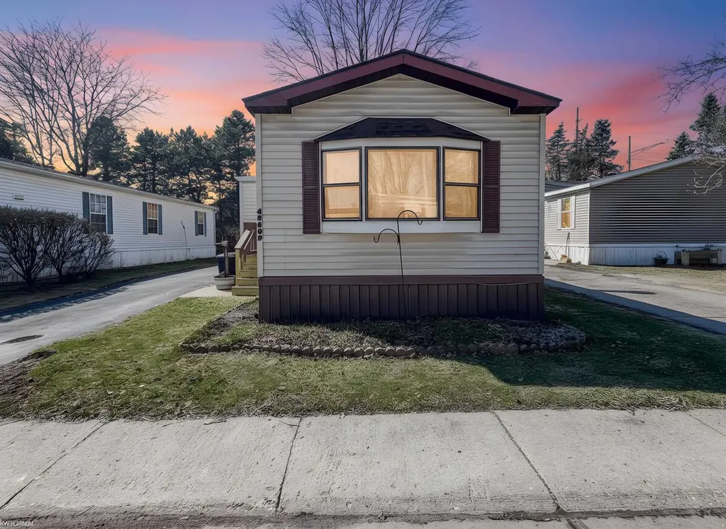 48609 Pineview Drive Shelby Charter Township MI 48317