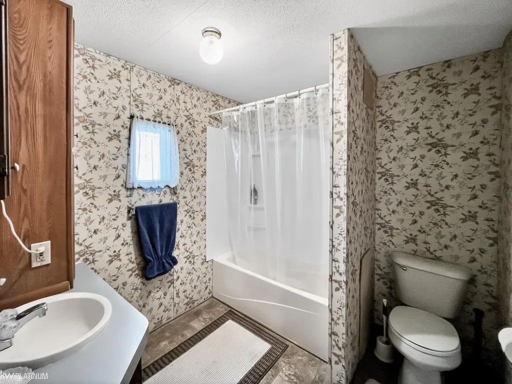 48609 Pineview Drive Shelby Charter Township MI 48317