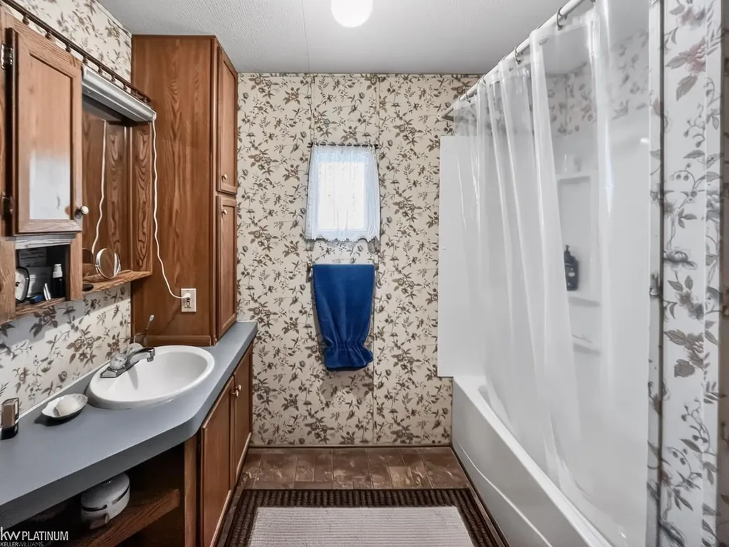 48609 Pineview Drive Shelby Charter Township MI 48317