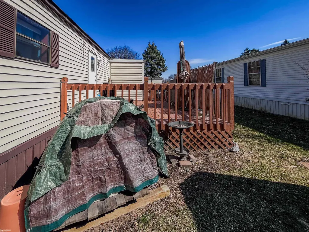 48609 Pineview Drive Shelby Charter Township MI 48317