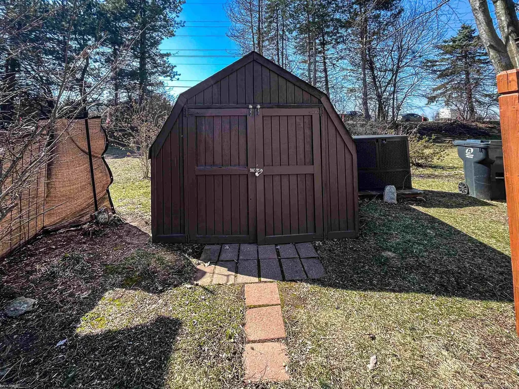 48609 Pineview Drive Shelby Charter Township MI 48317