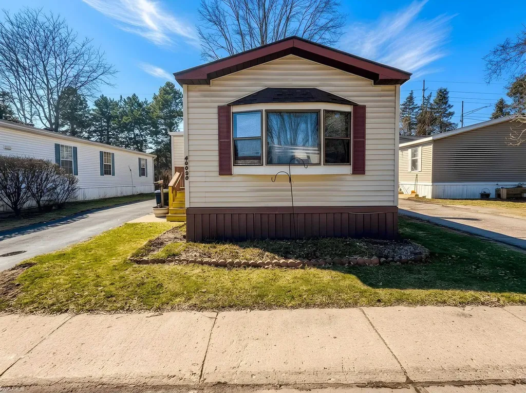 48609 Pineview Drive Shelby Charter Township MI 48317