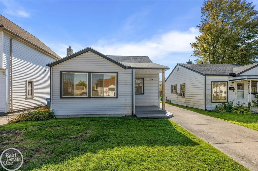 13824 Hobart Avenue Warren City MI 48089