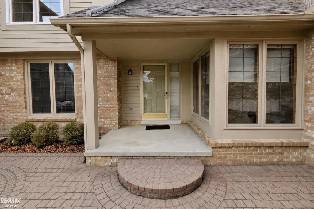16890 Sandstone Circle Macomb Township MI 48042