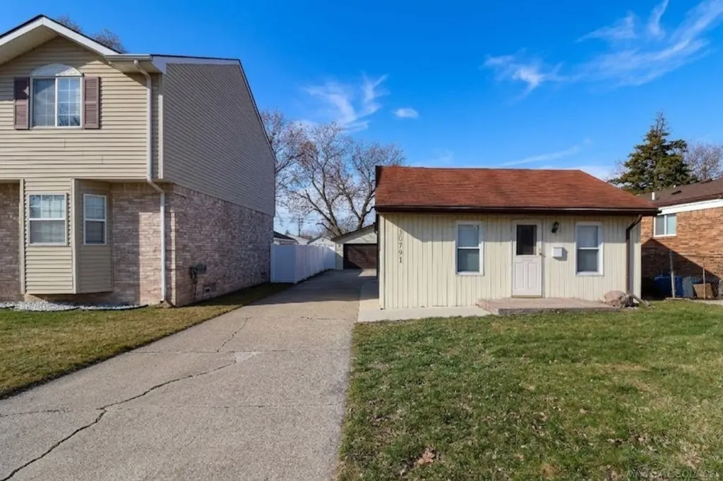 30791 Alger Street Madison Heights City MI 48071