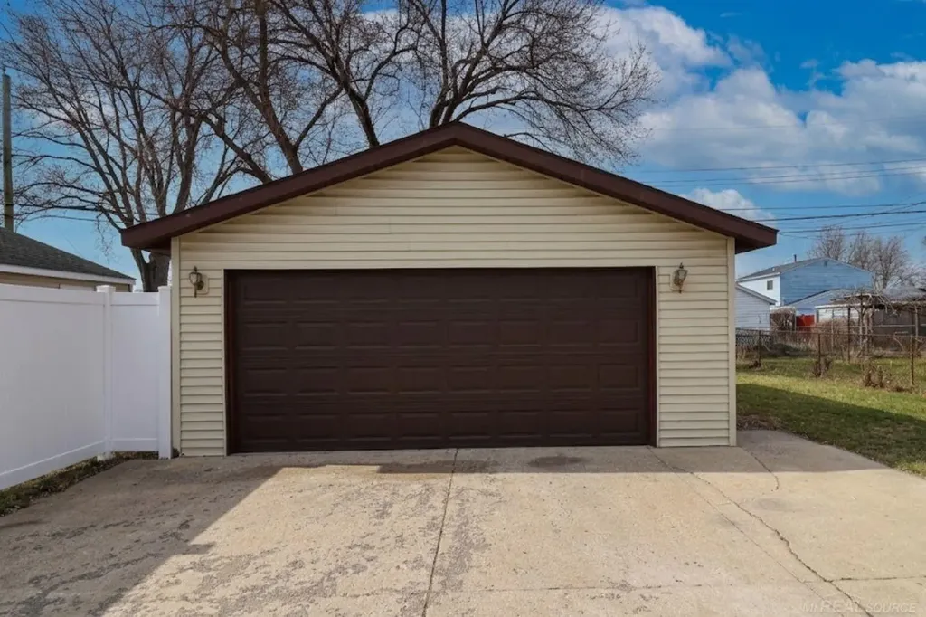 30791 Alger Street Madison Heights City MI 48071