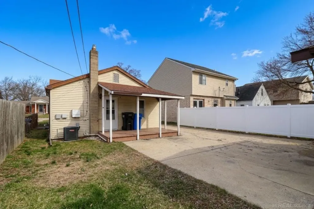30791 Alger Street Madison Heights City MI 48071