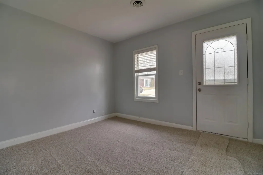 30791 Alger Street Madison Heights City MI 48071
