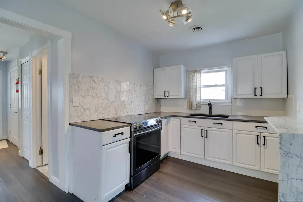 30791 Alger Street Madison Heights City MI 48071