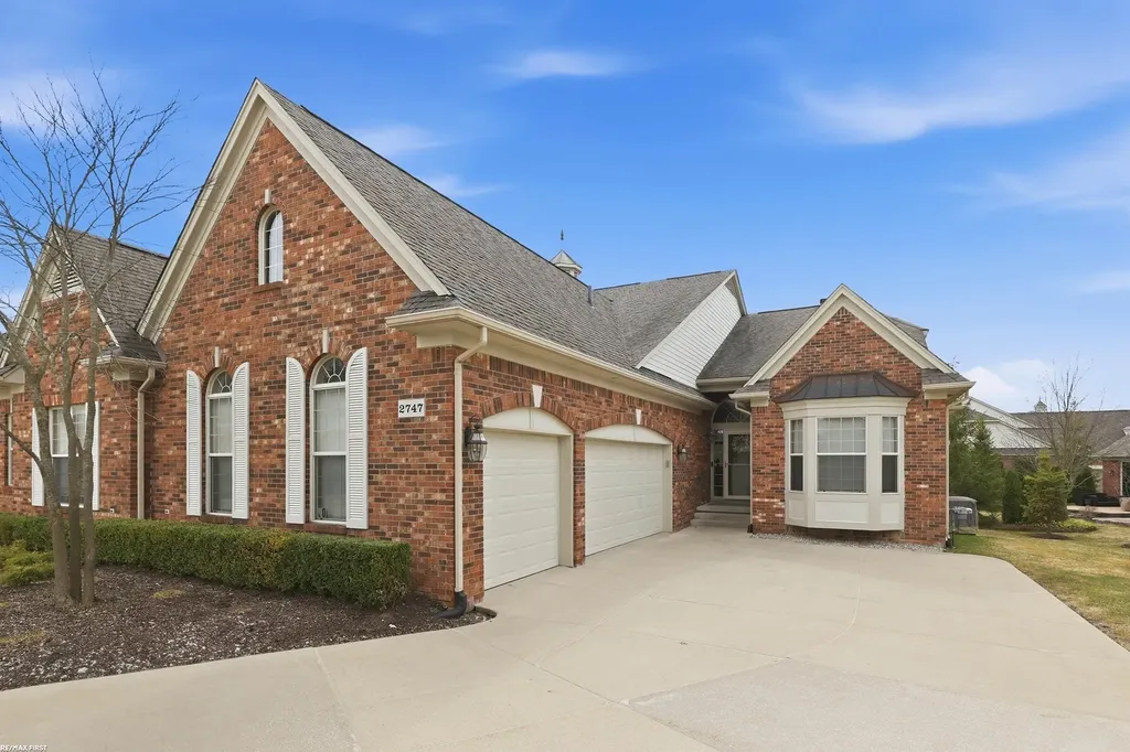 2747 Castlemartin Court Oakland Charter Township MI 48306