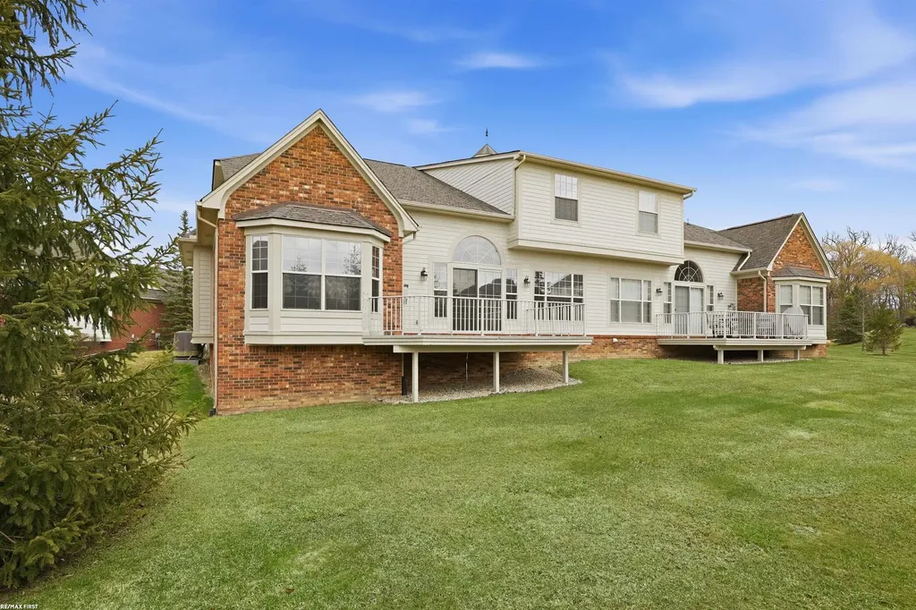 2747 Castlemartin Court Oakland Charter Township MI 48306