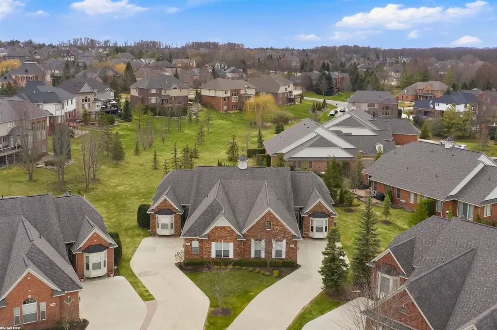 2747 Castlemartin Court Oakland Charter Township MI 48306