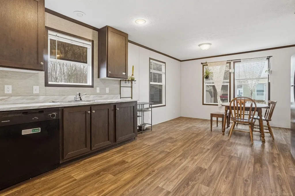 1829 Ponderosa Avenue Columbus Township MI 48063