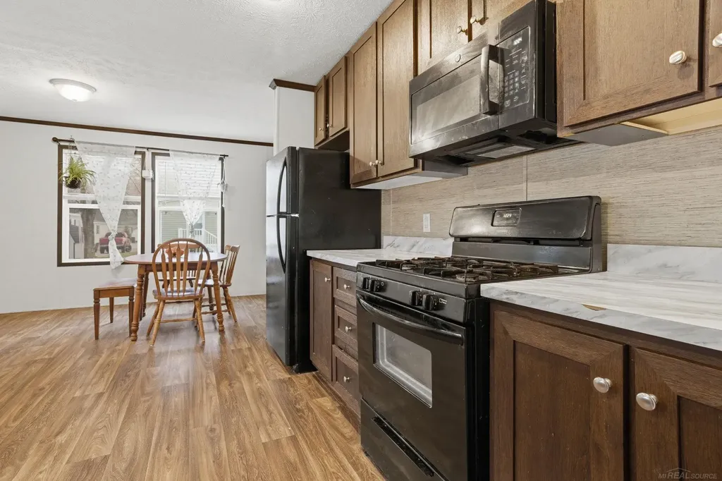 1829 Ponderosa Avenue Columbus Township MI 48063
