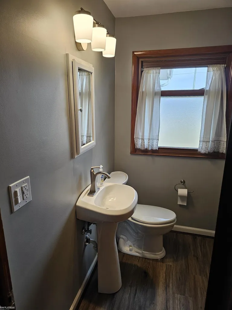 5882 King Road China Township MI 48054