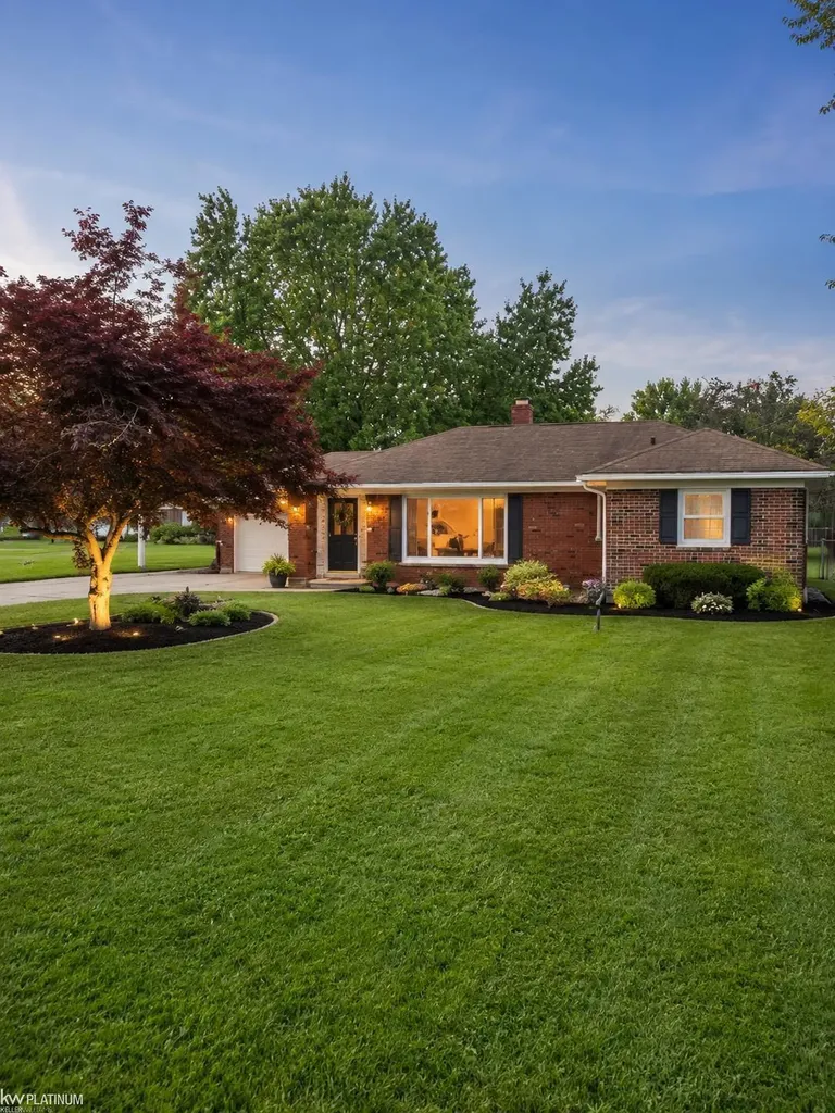 5882 King Road China Township MI 48054