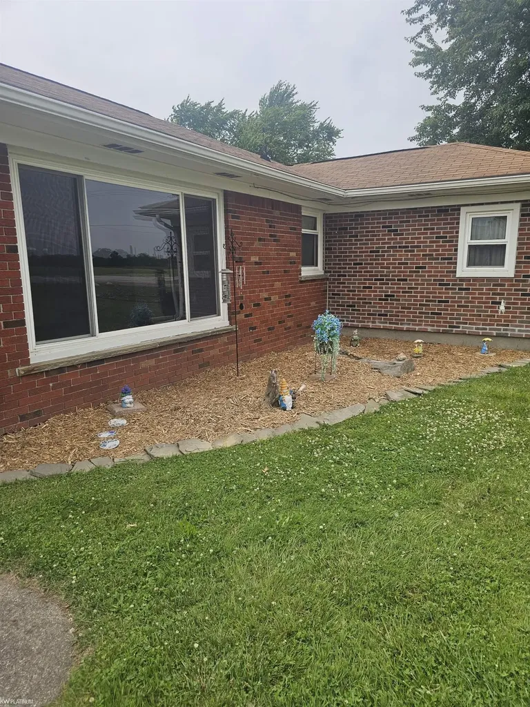 5882 King Road China Township MI 48054