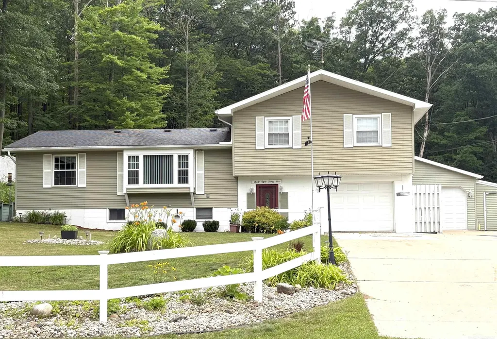 3825 Lapham Drive Hayes Township MI 48625