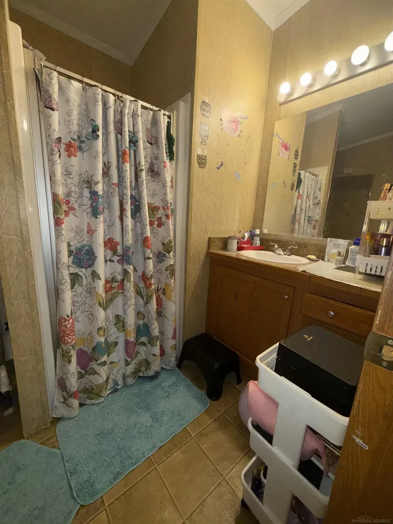 15359 Cartier Drive Clinton Charter Township MI 48038